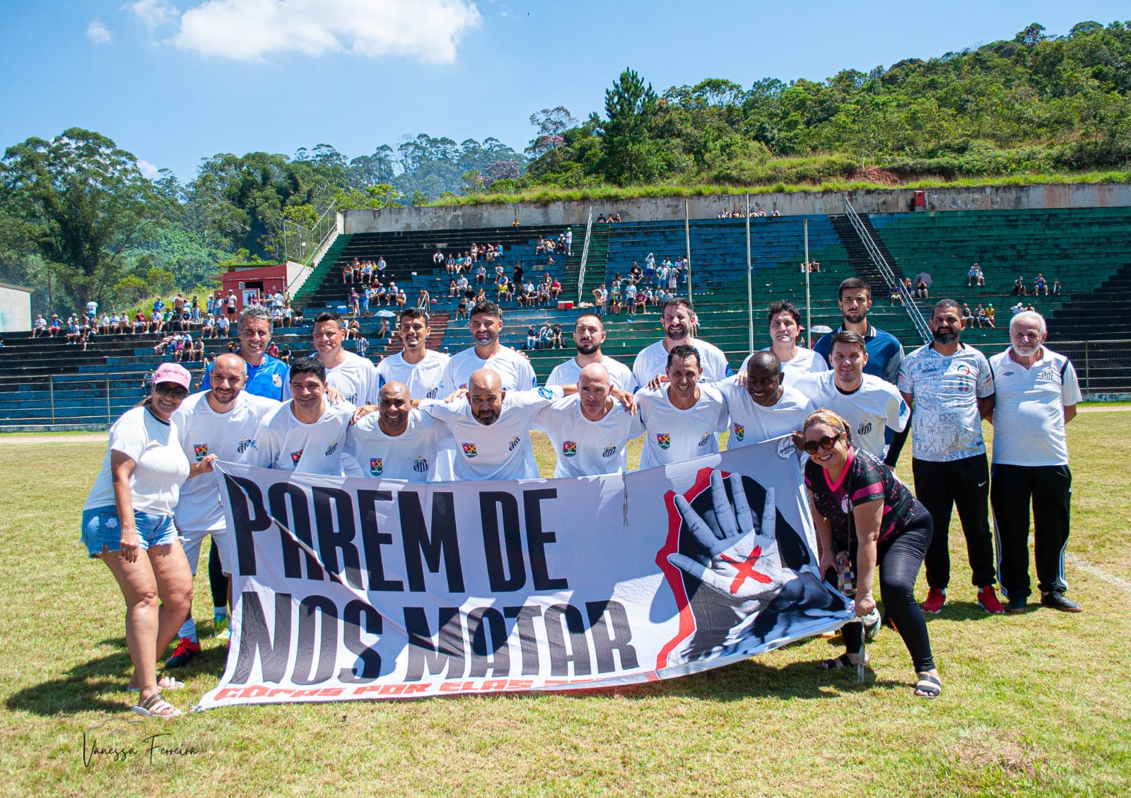 Pais da Escolinha de Futebol tiveram jogo festivo